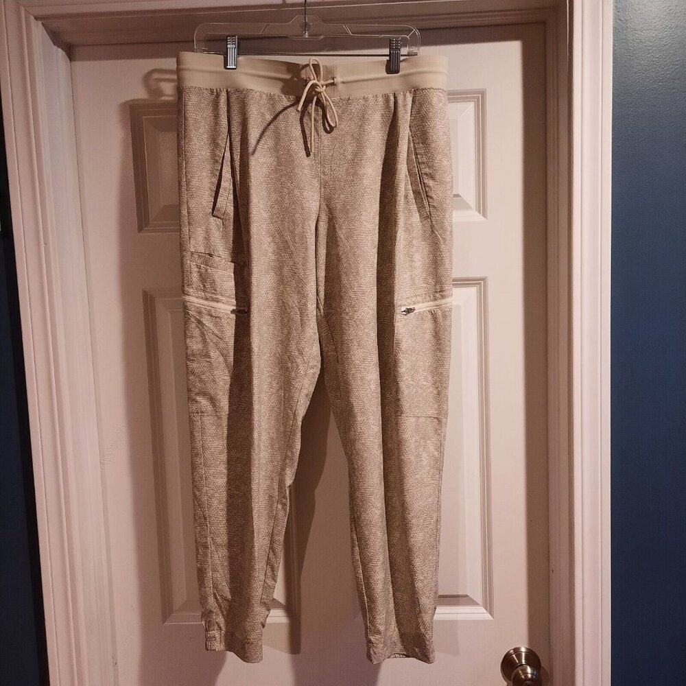 Athleta Pants Womens 12‎ Beige Gray Venture Go Far Travel Cargo Joggers Printed